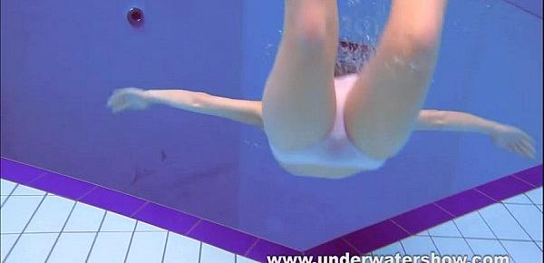  Redhead Katka playing underwater